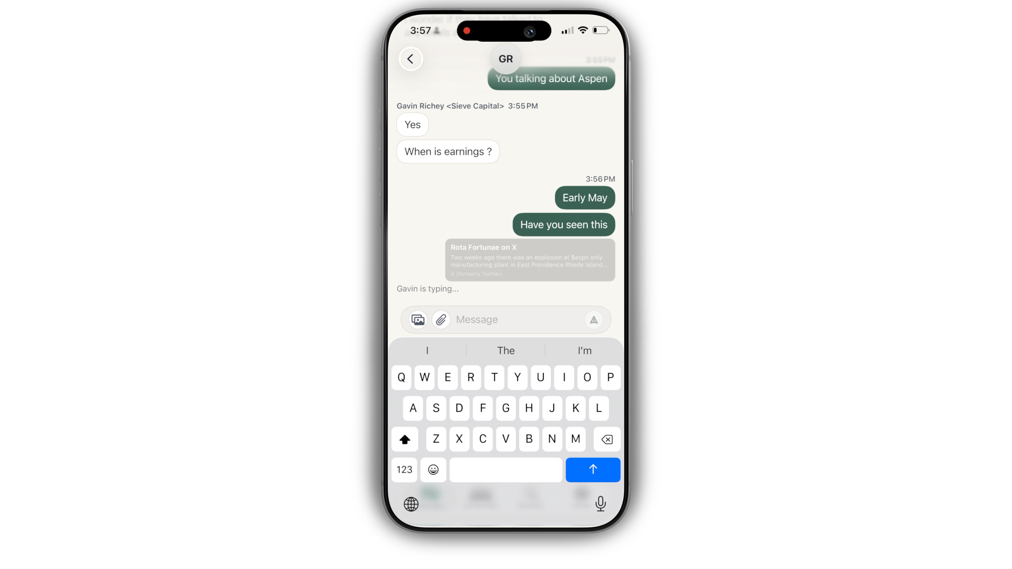 Quavix Messenger DM thread on iPhone